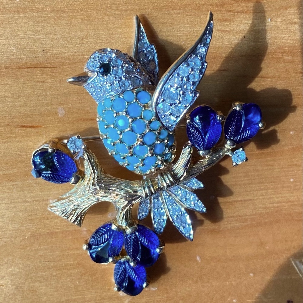 Jomaz jelly belly bird brooch.